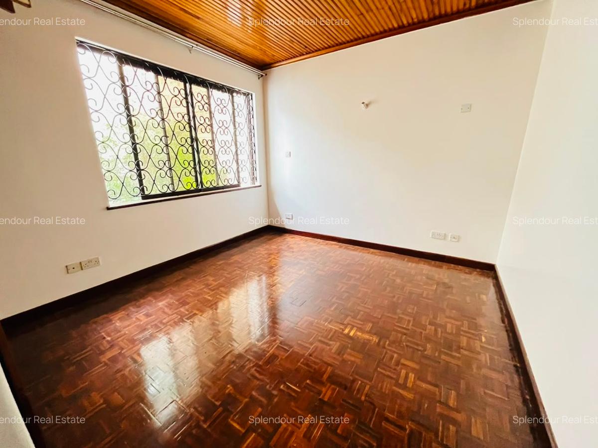 5 Bed Townhouse with En Suite in Lavington - 8