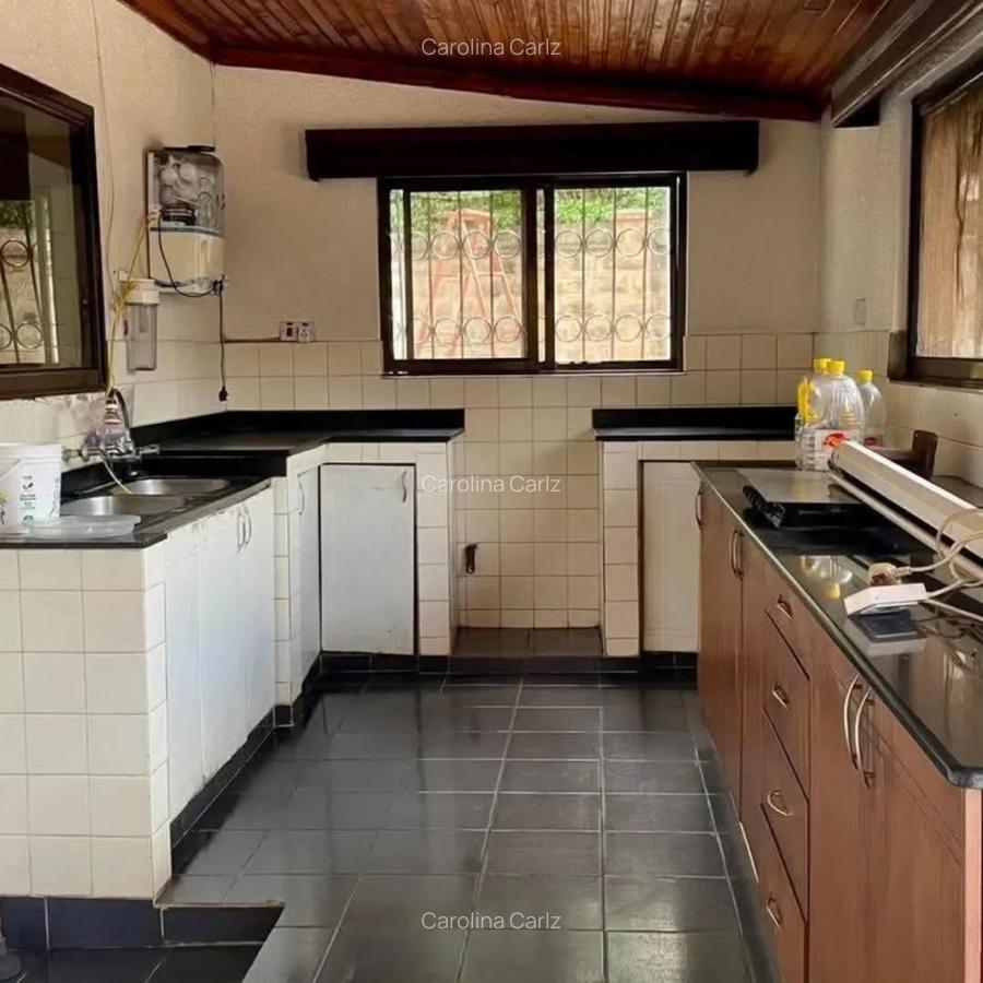4 Bed House with En Suite at Spring Valley - 10