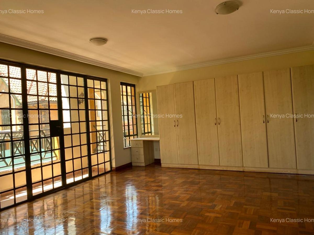 5 Bed Townhouse with En Suite at Lavington - 7