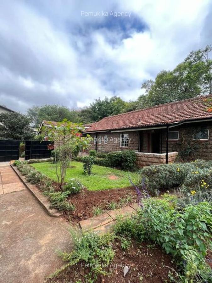 3 Bed House with En Suite in Lavington - 9