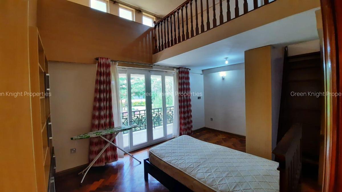 5 Bed Townhouse with En Suite in Lavington - 12