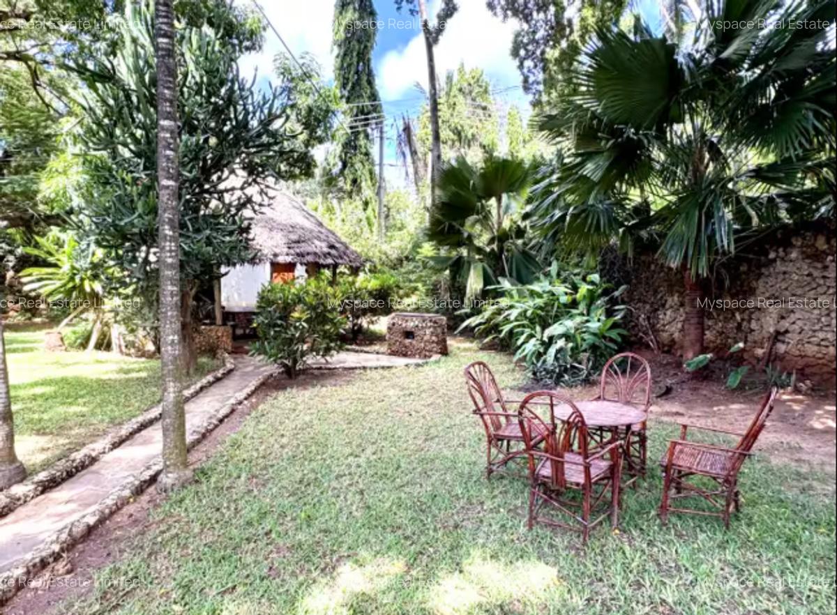 3 Bed Villa with Swimming Pool in Mtwapa - 12