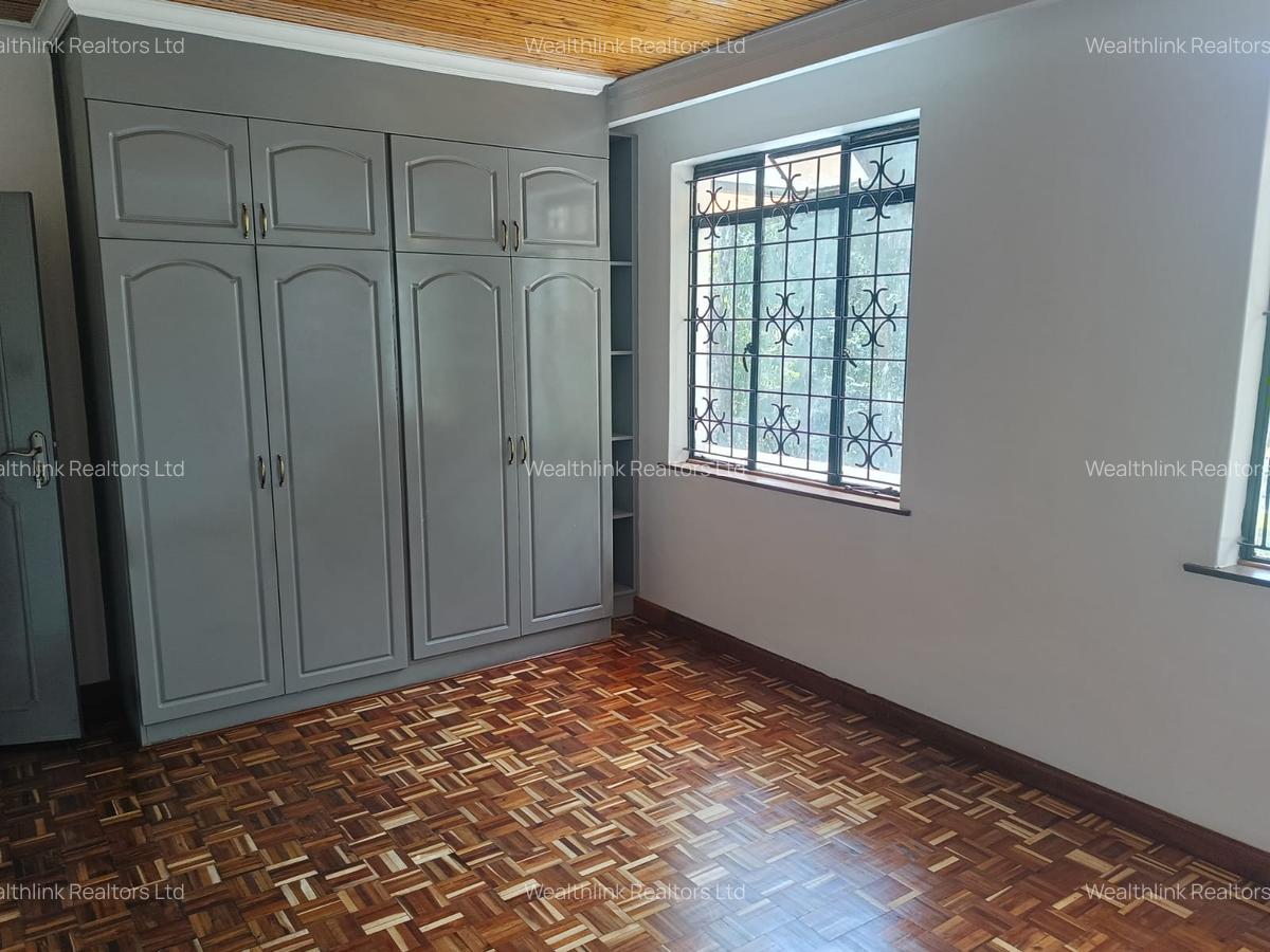 5 Bed House with En Suite at Garden Estate - 18