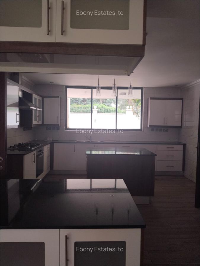 5 Bed Townhouse with En Suite in Lavington - 16