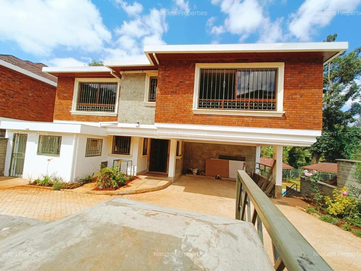 5 Bed Villa with En Suite in Spring Valley - 1