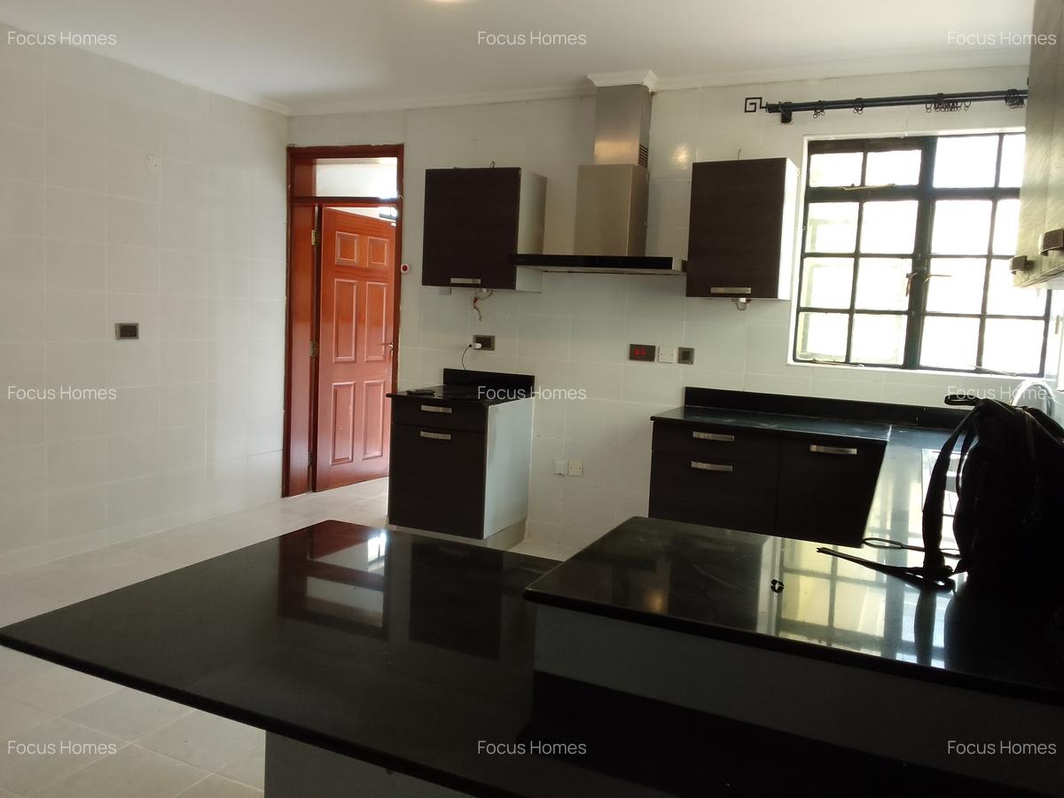 4 Bed Townhouse with En Suite in Lavington - 18