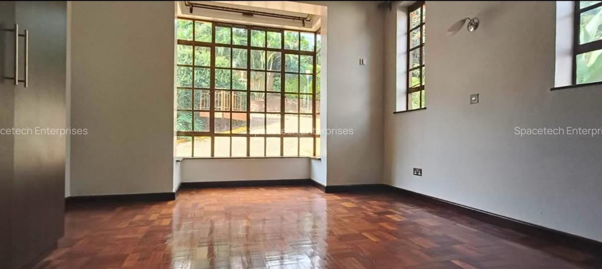 4 Bed Townhouse with En Suite in Rosslyn - 16