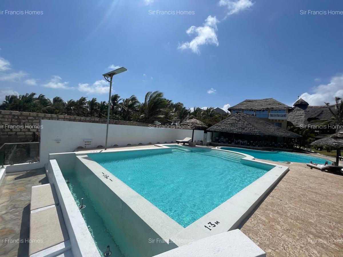 4 Bed Villa with En Suite at Watamu Beach - 2