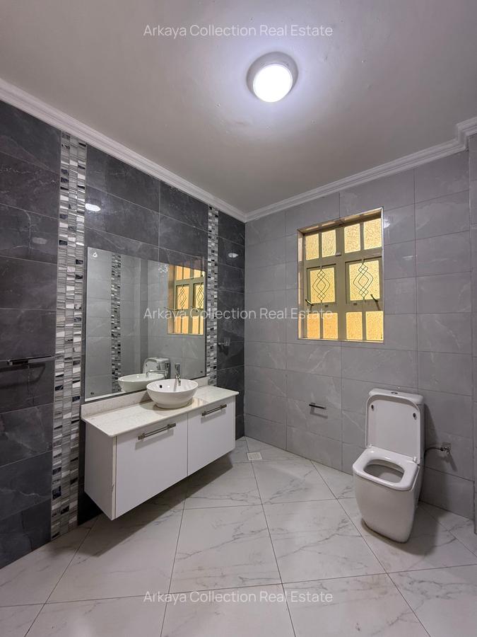 6 Bed House with En Suite in Nyari - 9