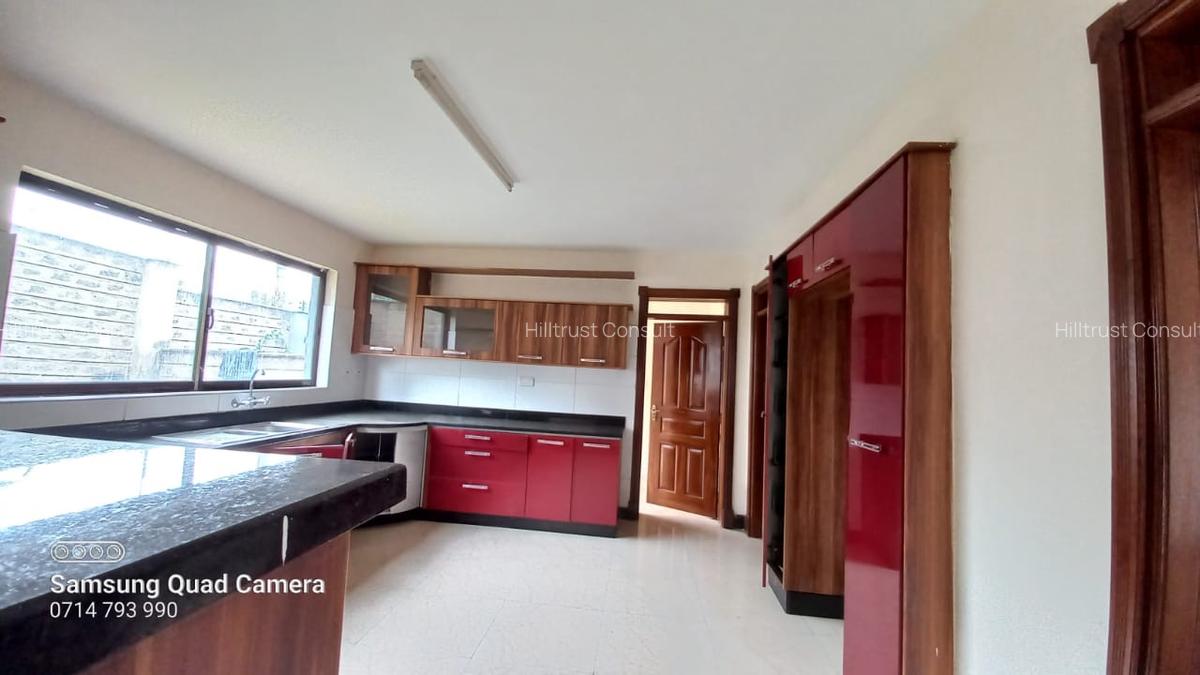 5 Bed Townhouse with En Suite at Gravellia Grove - 14
