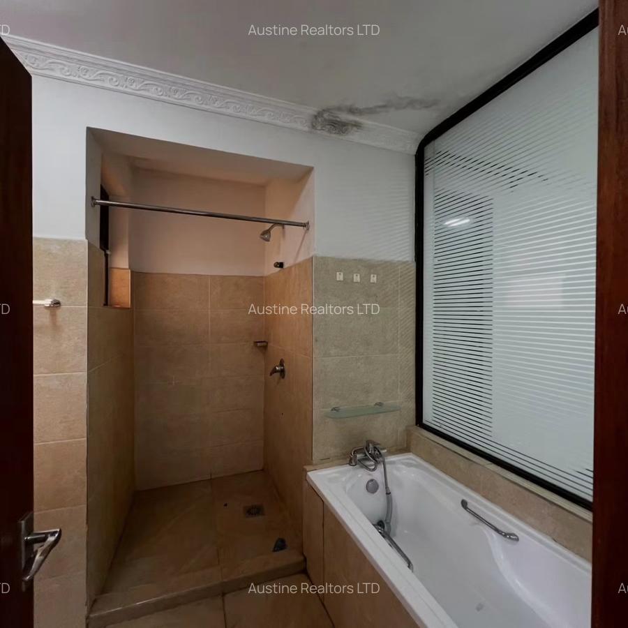 4 Bed Villa with En Suite in Lavington - 11