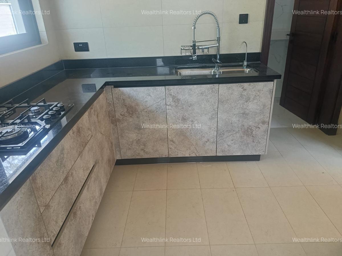 5 Bed House with En Suite at Nyari - 9