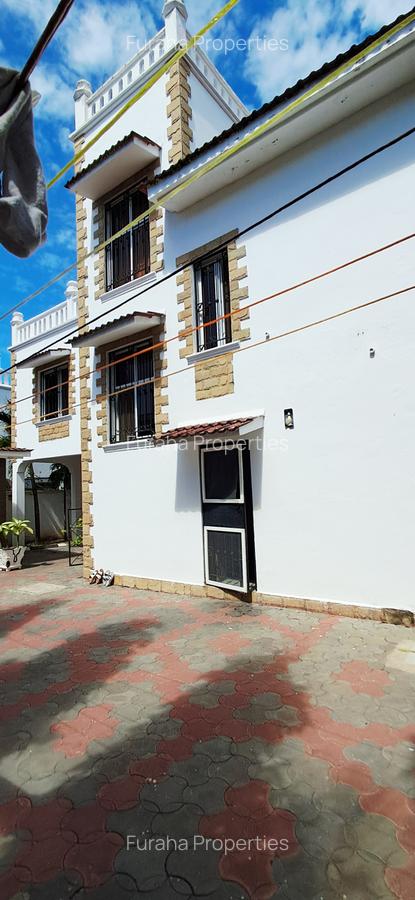 3 Bed Townhouse with En Suite at Shanzu - 4