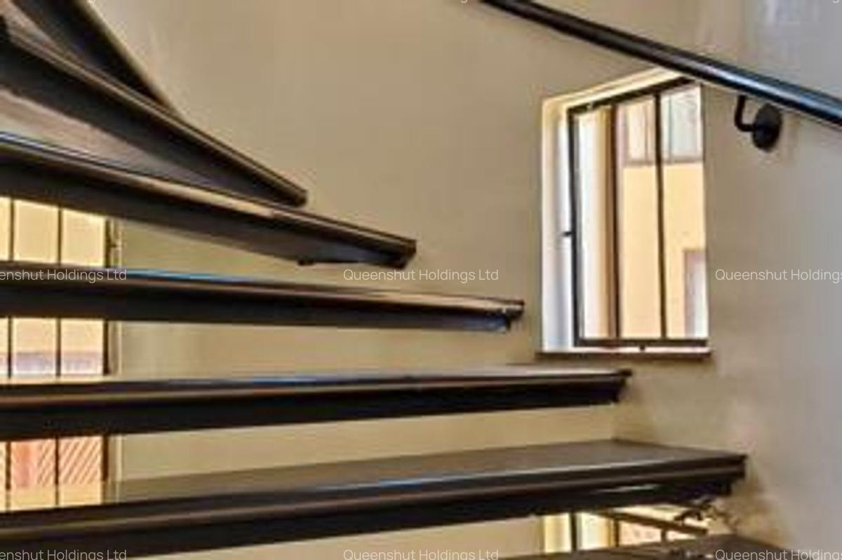 5 Bed Townhouse with En Suite in Westlands Area - 11