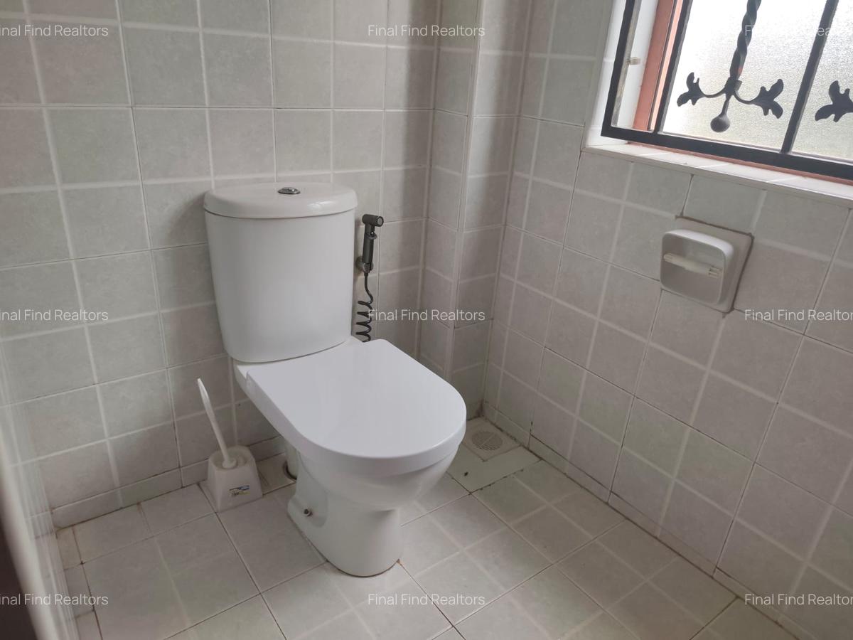 5 Bed Townhouse with En Suite in Runda - 20