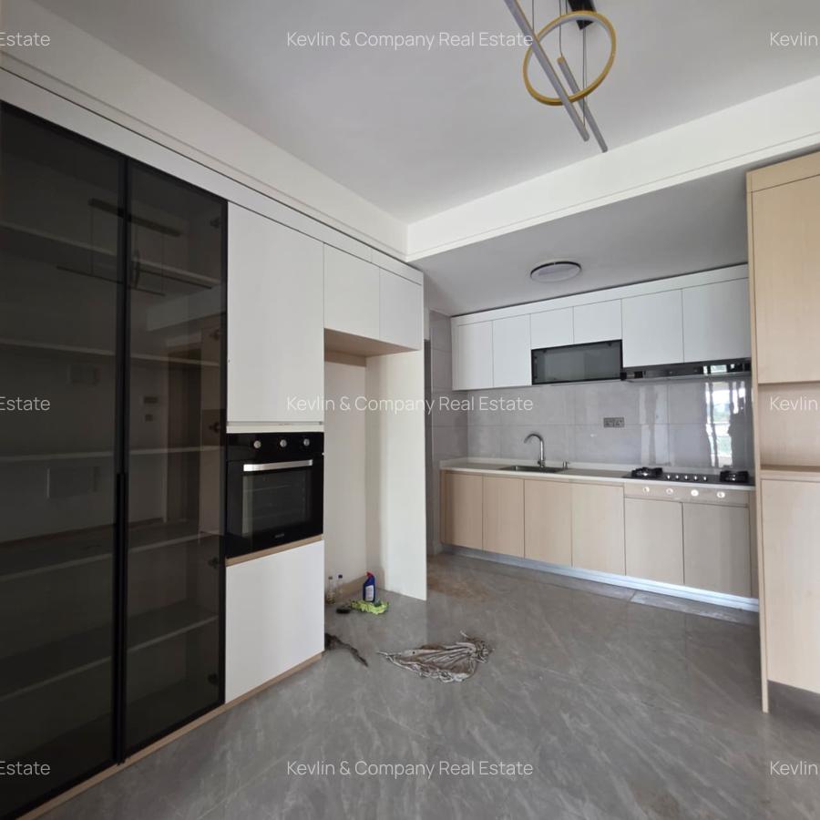 3 Bed Apartment with En Suite in Riverside - 3