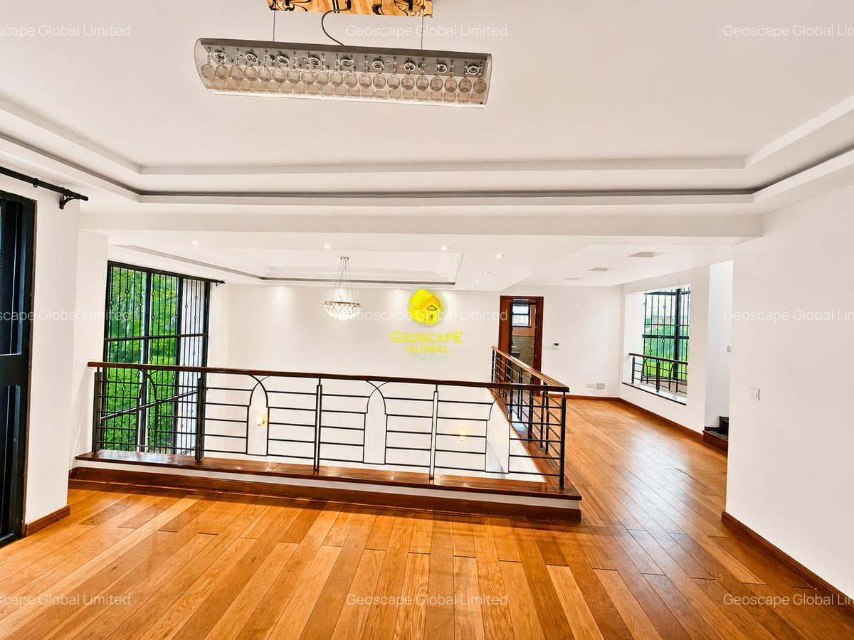 5 Bed House with En Suite in Lavington - 8