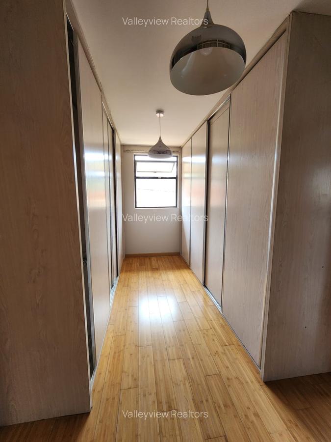 5 Bed Townhouse with En Suite at Lavington - 19