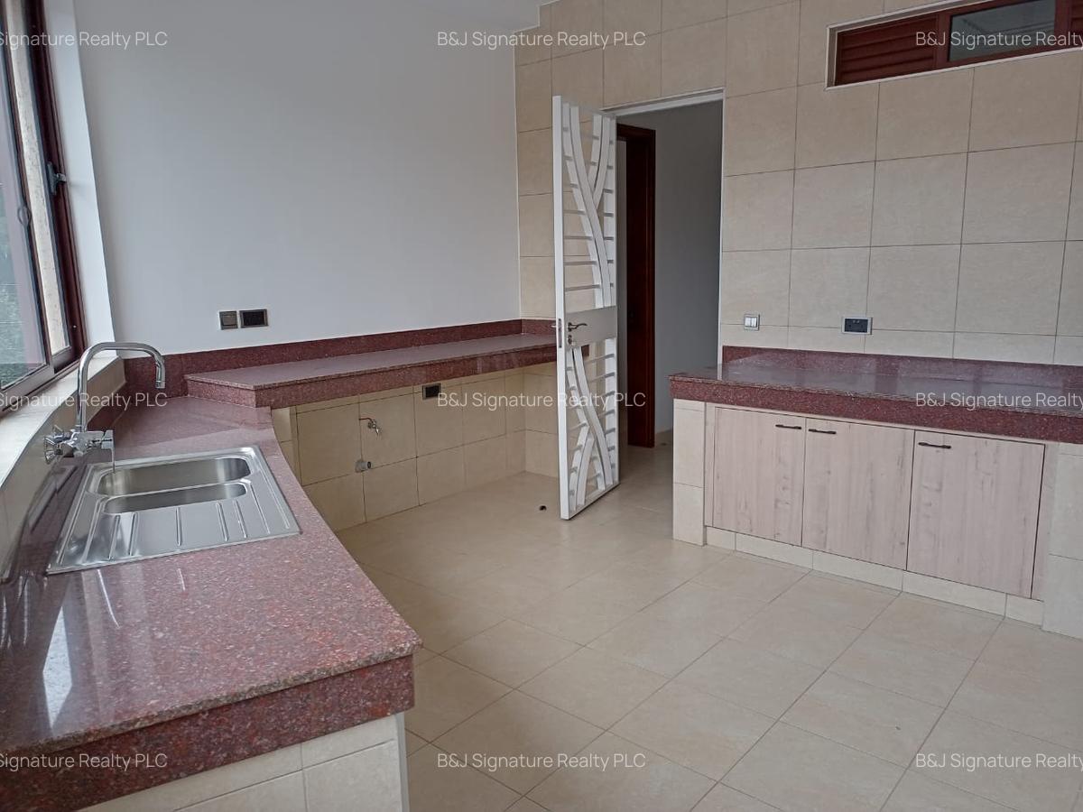 4 Bed Apartment with En Suite in General Mathenge - 13