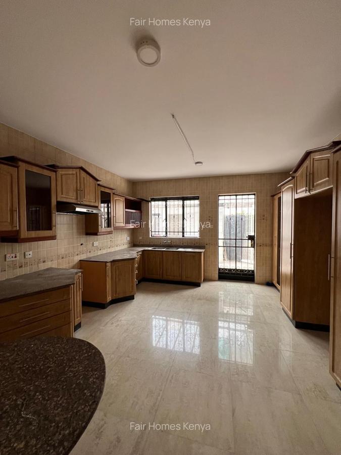 4 Bed Townhouse with En Suite at Brookside Drive - 2