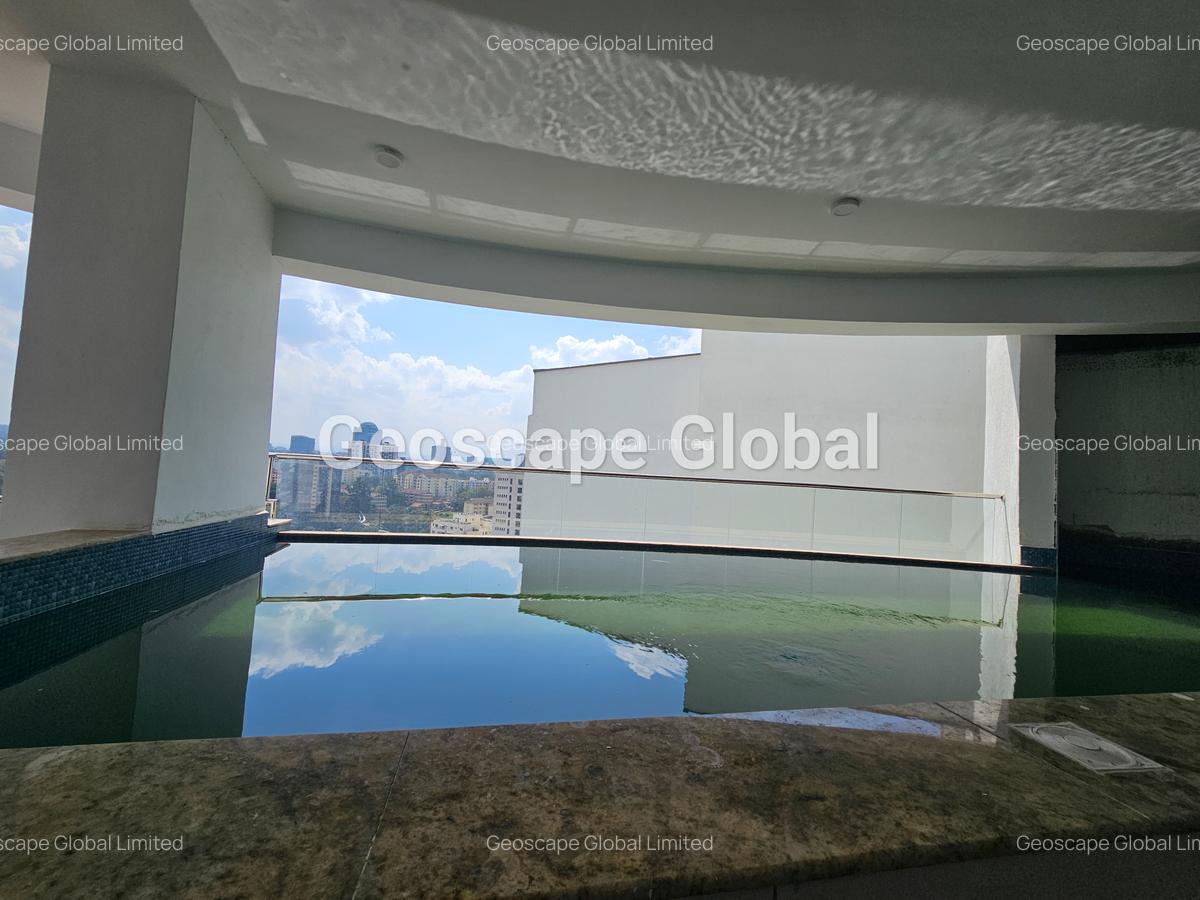4 Bed Apartment with En Suite in Riverside - 17