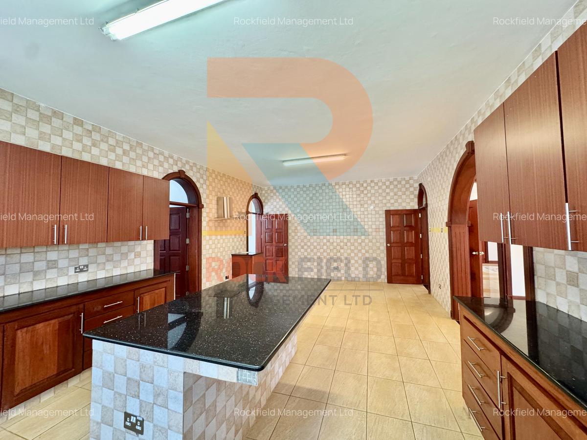 5 Bed Townhouse with En Suite in Rosslyn - 9