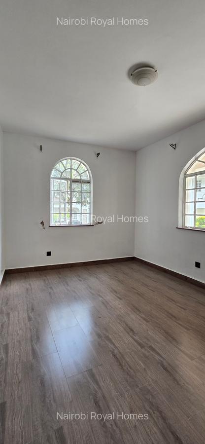 5 Bed Townhouse with En Suite at Off Convent Drive - 16