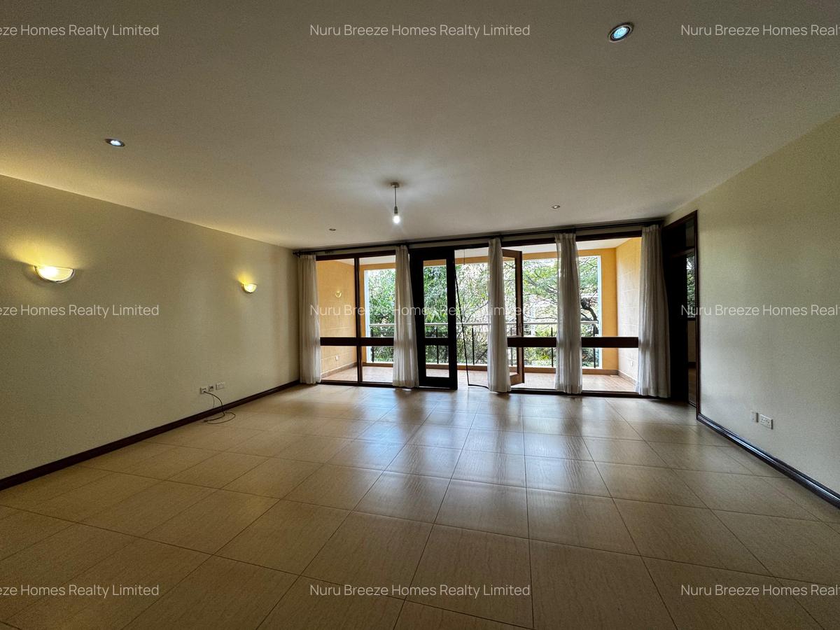 3 Bed Apartment with En Suite in Riverside - 11