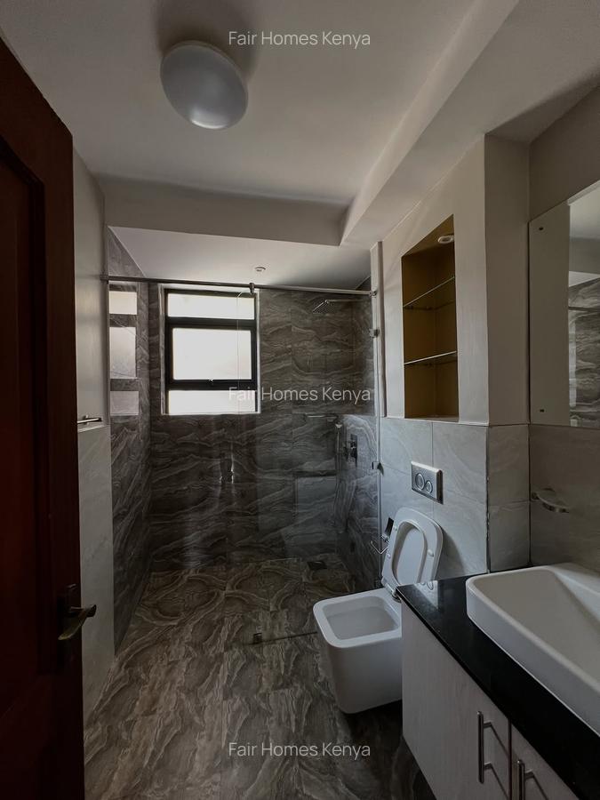 4 Bed Apartment with En Suite at Riverside Drive - 14