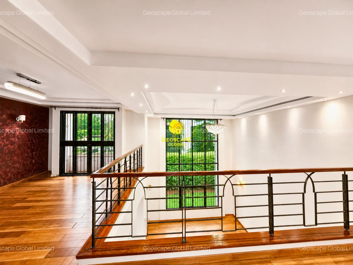 5 Bed House with En Suite in Lavington - 9