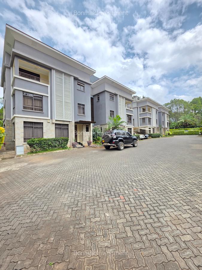 5 Bed Townhouse with En Suite at Lavington Green - 1
