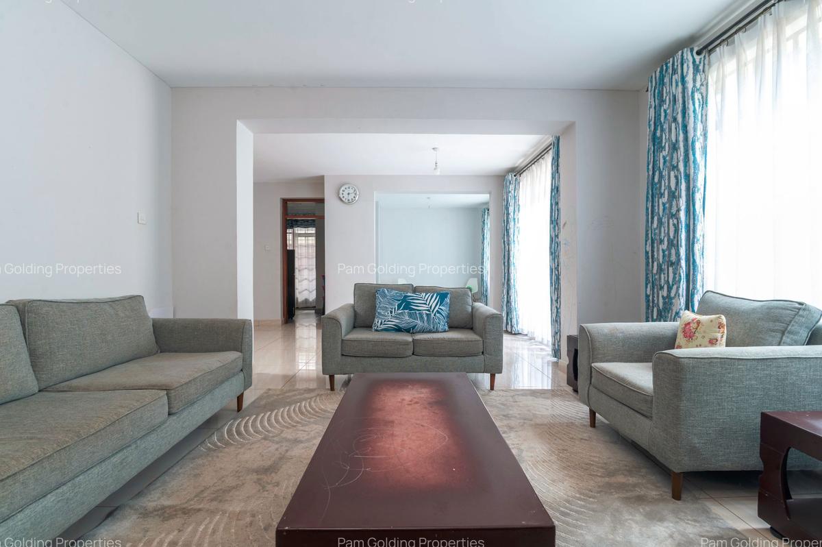 4 Bed Townhouse with En Suite at Queen Estate Road - 3