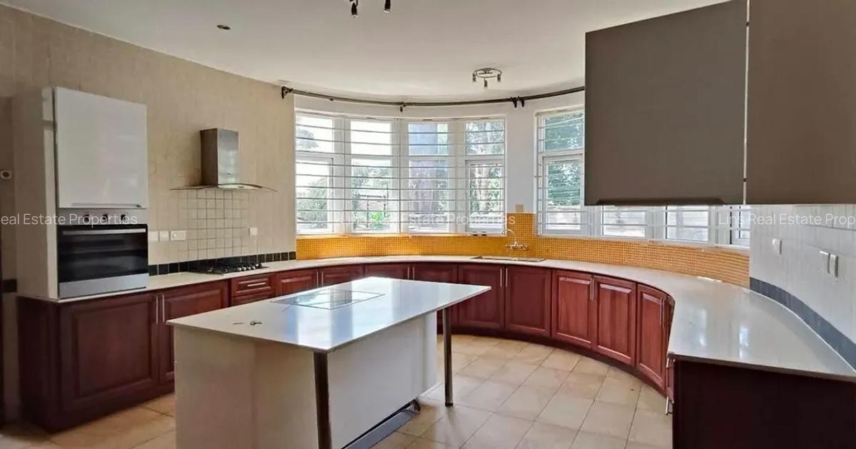 5 Bed Townhouse with En Suite in Rosslyn - 6