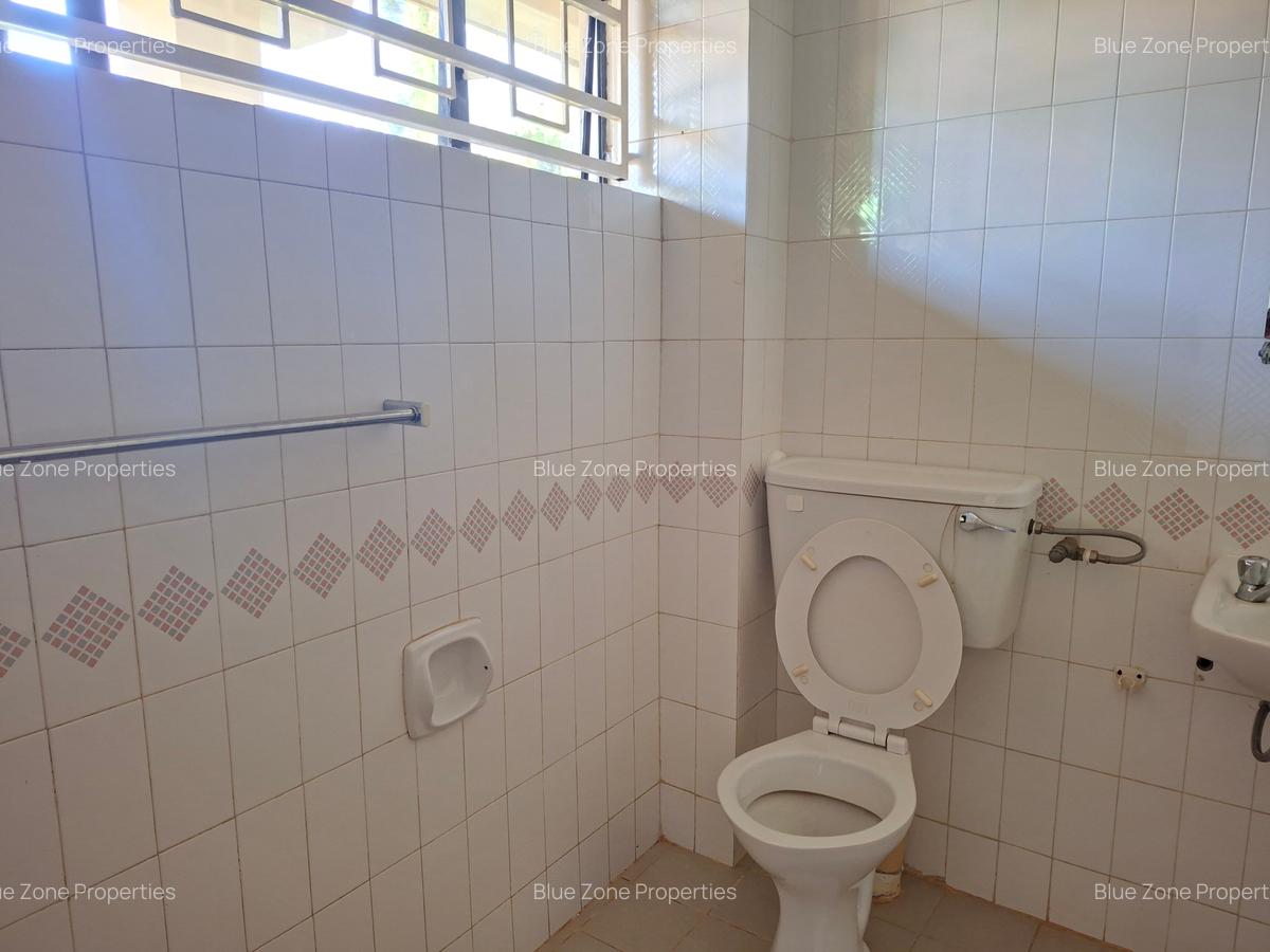4 Bed House with En Suite at Off Redhill Dr - 17