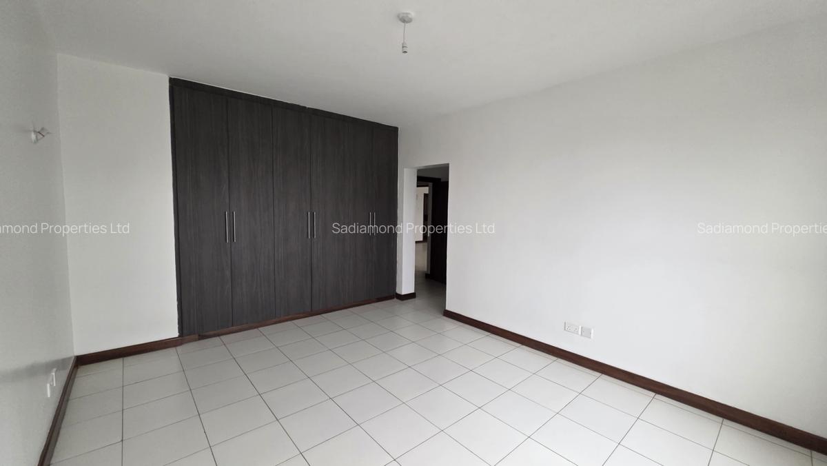 2 Bed Apartment with En Suite in Brookside - 8