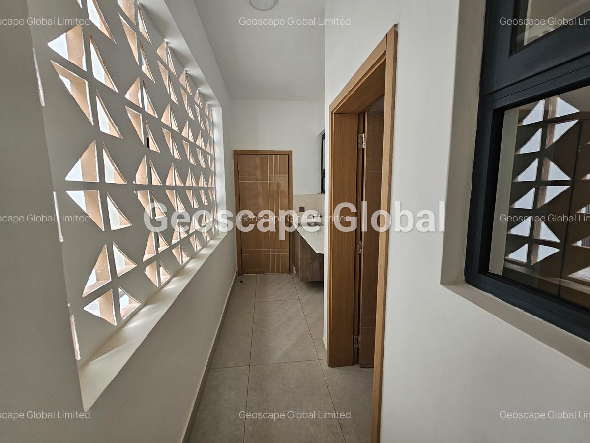 3 Bed Apartment with En Suite in Brookside - 10