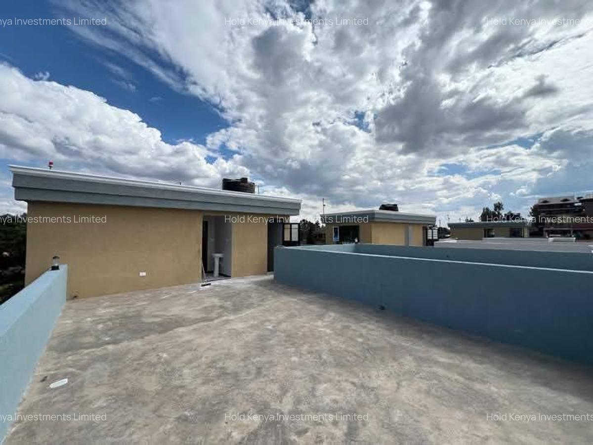 4 Bed House with En Suite at Riverside Drive - 3