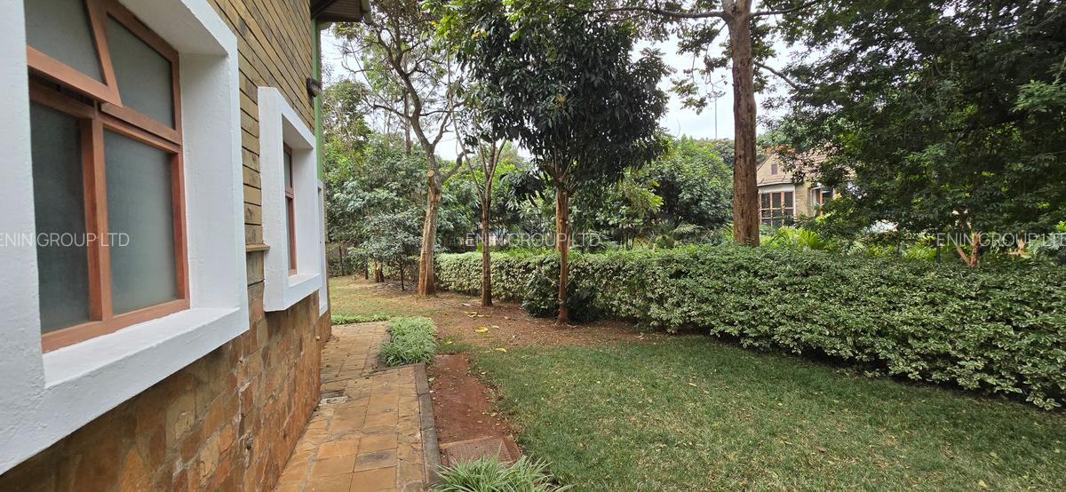 5 Bed Townhouse with En Suite at Runda - 18