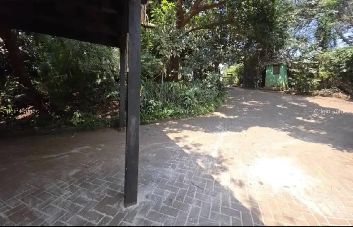4 Bed House with En Suite at Lake View - 4