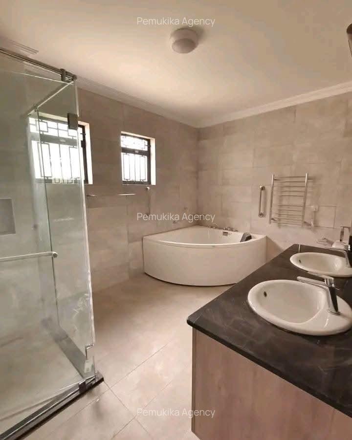 4 Bed Townhouse with En Suite in Karen - 6