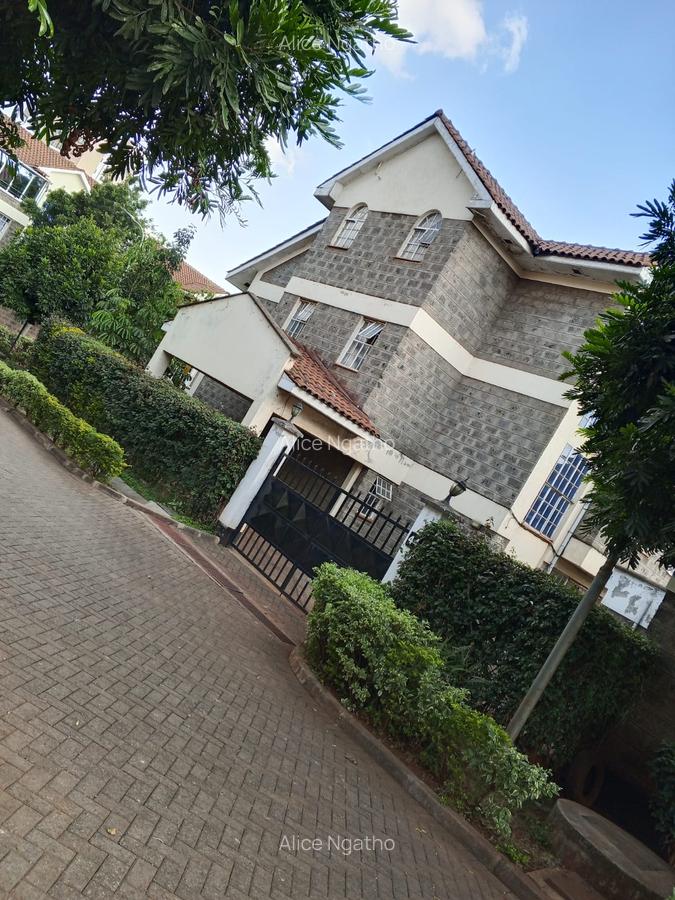 5 Bed House with En Suite at Garden City - 1