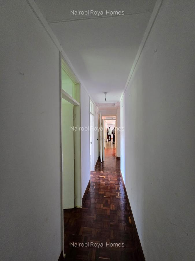 4 Bed House with En Suite at Loresho Creasent - 17