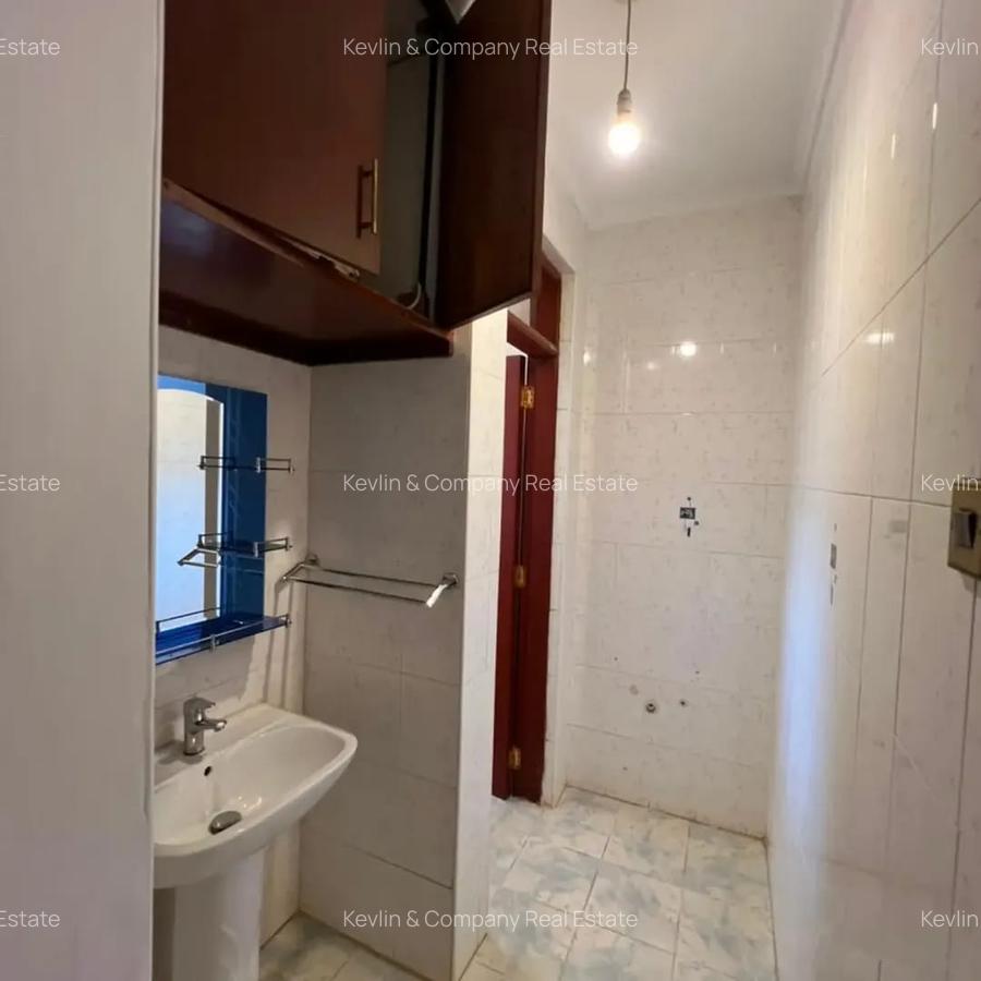 5 Bed Villa with En Suite in Runda - 18