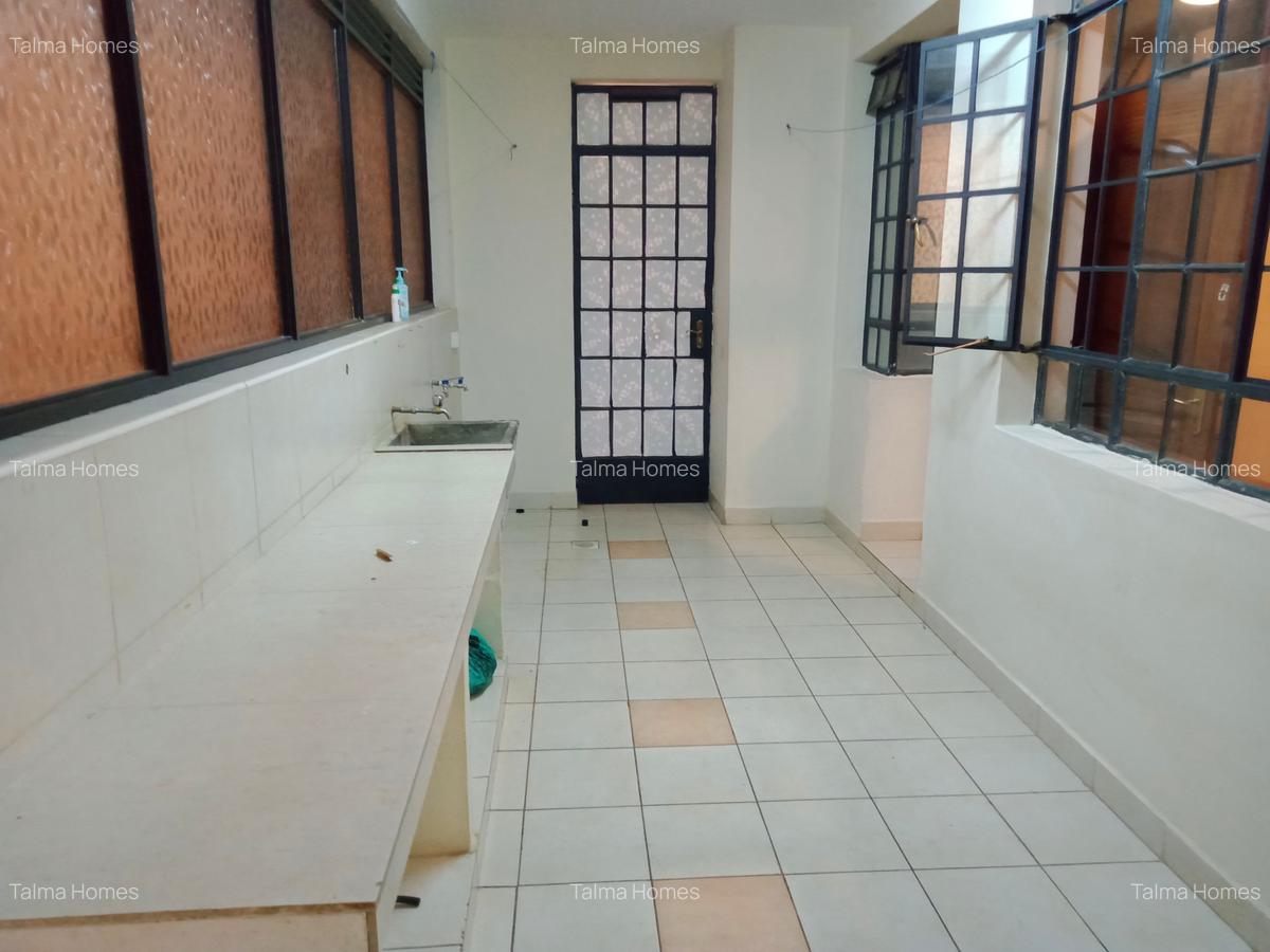 5 Bed Apartment with En Suite at Rhapta Road - 10