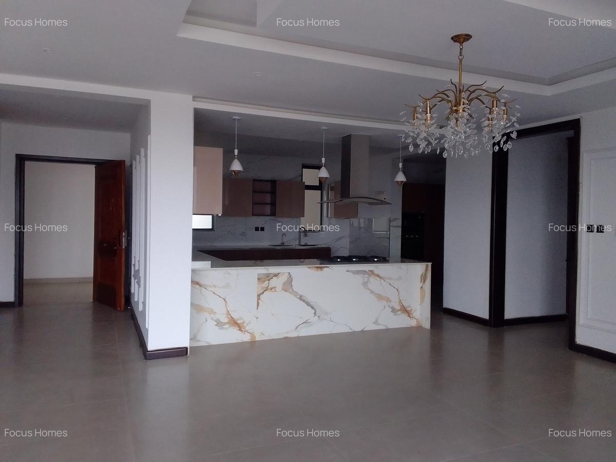 3 Bed Apartment with En Suite in Riverside - 14