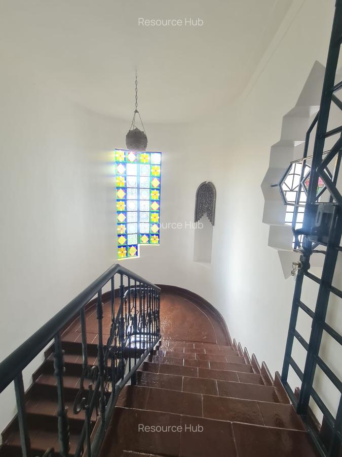 5 Bed House with En Suite at Nyari - 14