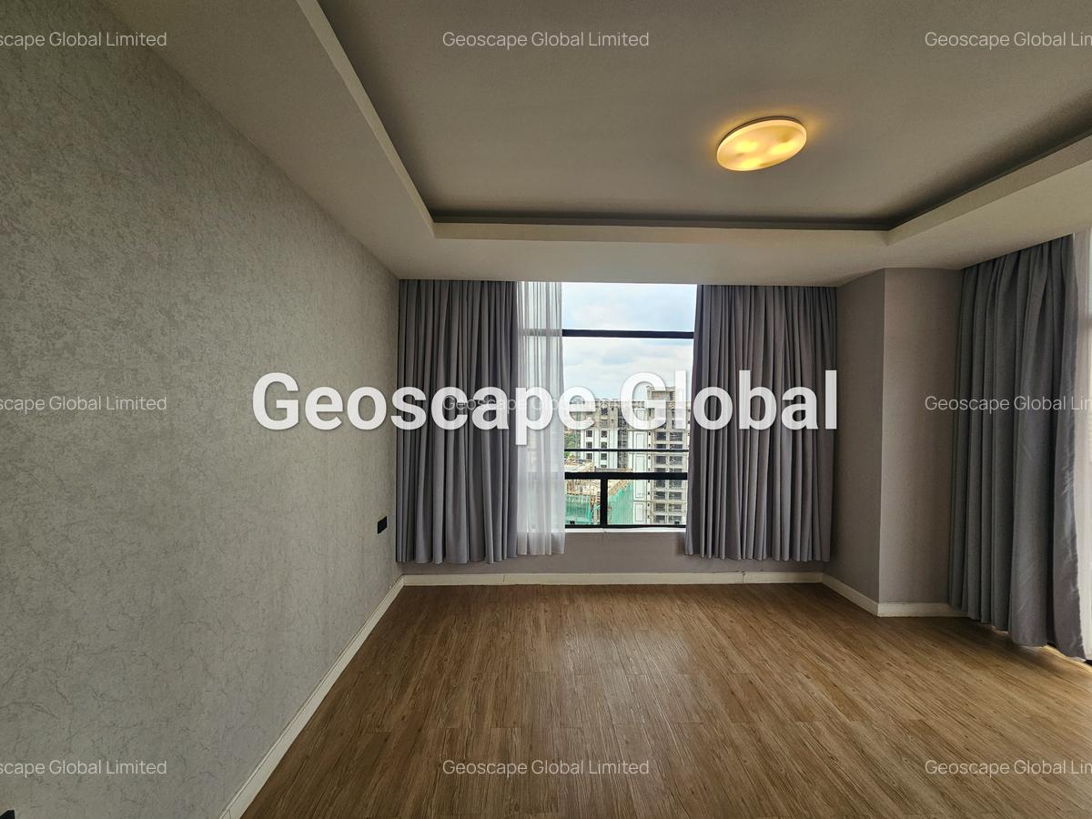 3 Bed Apartment with En Suite in Brookside - 4