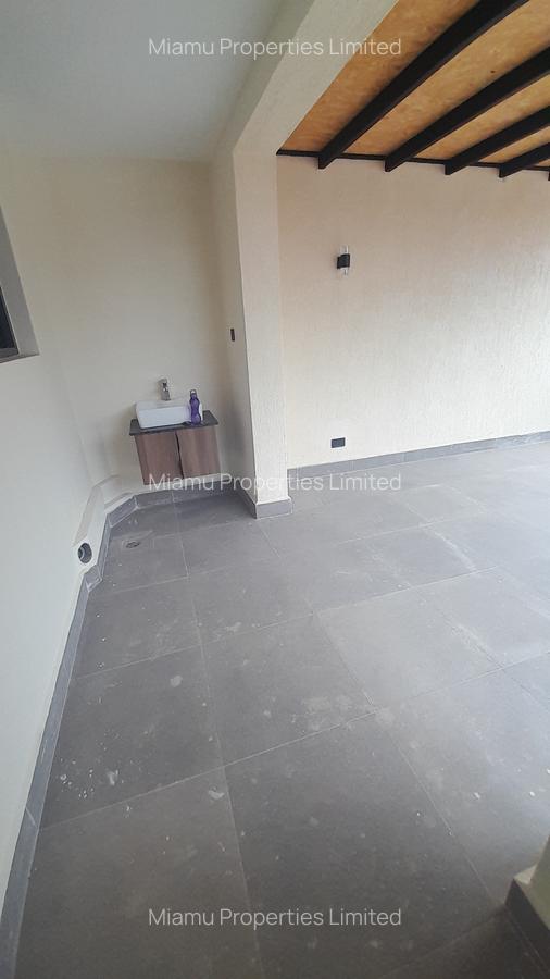 4 Bed Townhouse with En Suite at Banana Road - 10