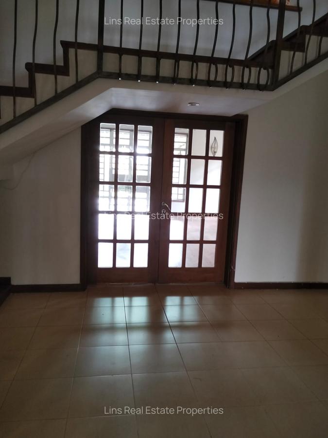4 Bed House with En Suite in Runda - 17