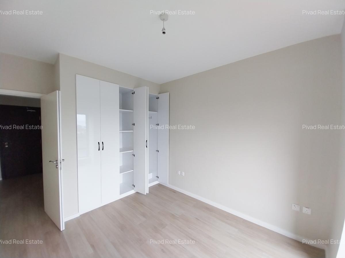 2 Bed Apartment with Swimming Pool in Riverside - 14